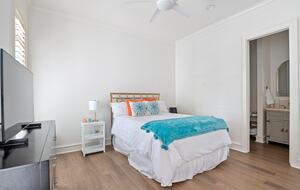 Charming Hill Country Retreat with Lake Travis Views - Spicewood, Texas