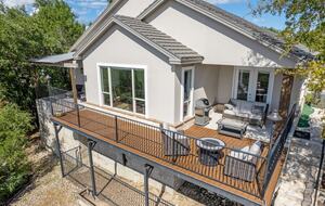 Charming Hill Country Retreat with Lake Travis Views - Spicewood, Texas