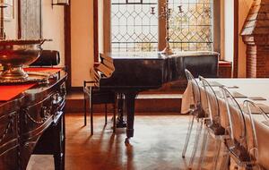 Majestic Halifax Estate with Heated Pool & Panoramic Views - Halifax, United Kingdom