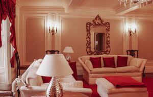 Majestic Halifax Estate with Heated Pool & Panoramic Views - Halifax, United Kingdom