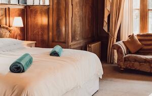 Lavish Estate with Hot Tub & Disco Retreat - Huddersfield, United Kingdom