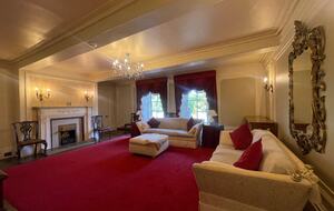 Majestic Halifax Estate with Heated Pool & Panoramic Views - Halifax, United Kingdom