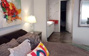 Refined Beachside Retreat with Spacious Living Near Phillip Island - Corinella, Australia