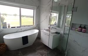 Refined Beachside Retreat with Spacious Living Near Phillip Island - Corinella, Australia