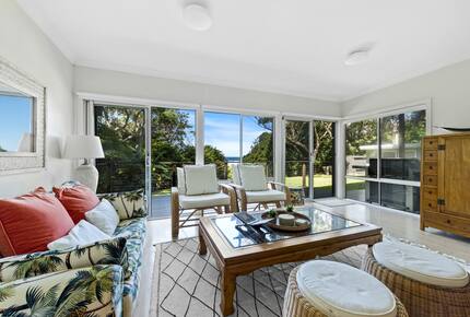 Kirby's Beach Hideaway | Elegant Style Meets Seaside Serenity - Berrara, Australia