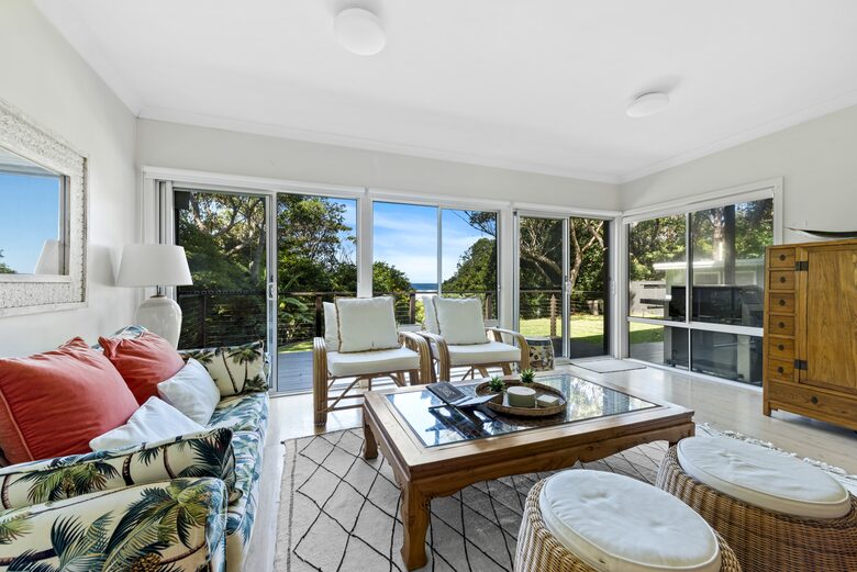 Kirby's Beach Hideaway | Elegant Style Meets Seaside Serenity - Berrara, Australia