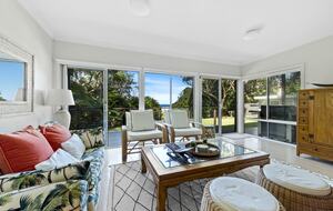 Kirby's Beach Hideaway | Elegant Style Meets Seaside Serenity - Berrara, Australia