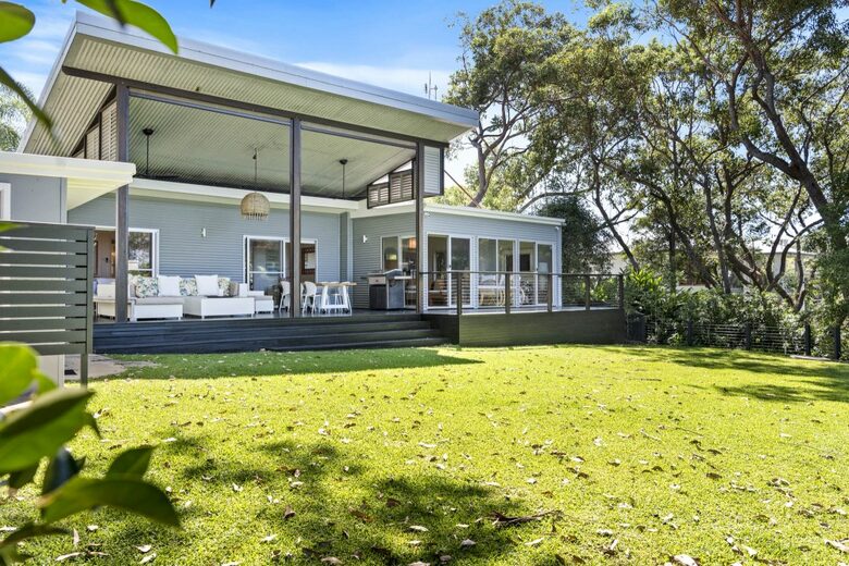 Kirby's Beach Hideaway | Elegant Style Meets Seaside Serenity - Berrara, Australia