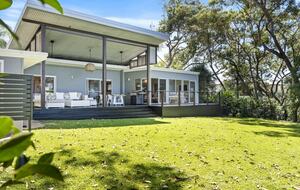 Kirby's Beach Hideaway | Elegant Style Meets Seaside Serenity - Berrara, Australia
