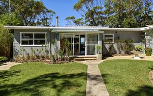 Kirby's Beach Hideaway | Elegant Style Meets Seaside Serenity - Berrara, Australia