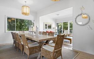 Kirby's Beach Hideaway | Elegant Style Meets Seaside Serenity - Berrara, Australia