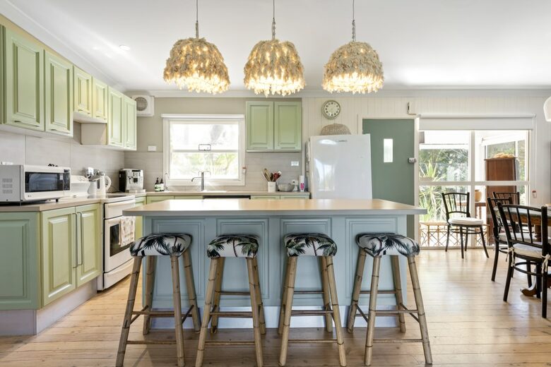 Kirby's Beach Hideaway | Elegant Style Meets Seaside Serenity - Berrara, Australia