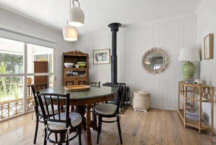 Kirby's Beach Hideaway | Elegant Style Meets Seaside Serenity - Berrara, Australia