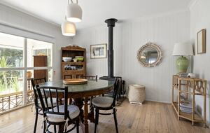 Kirby's Beach Hideaway | Elegant Style Meets Seaside Serenity - Berrara, Australia