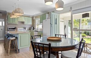 Kirby's Beach Hideaway | Elegant Style Meets Seaside Serenity - Berrara, Australia