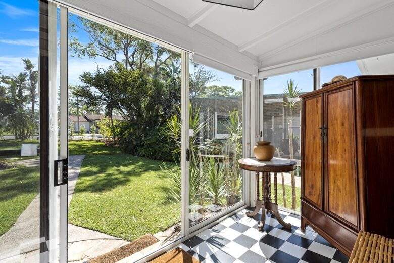 Kirby's Beach Hideaway | Elegant Style Meets Seaside Serenity - Berrara, Australia