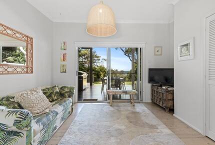 Kirby's Beach Hideaway | Elegant Style Meets Seaside Serenity - Berrara, Australia