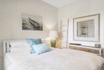 Kirby's Beach Hideaway | Elegant Style Meets Seaside Serenity - Berrara, Australia