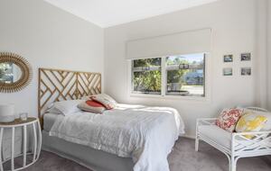 Kirby's Beach Hideaway | Elegant Style Meets Seaside Serenity - Berrara, Australia