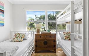 Kirby's Beach Hideaway | Elegant Style Meets Seaside Serenity - Berrara, Australia