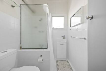 Kirby's Beach Hideaway | Elegant Style Meets Seaside Serenity - Berrara, Australia