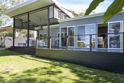 Kirby's Beach Hideaway | Elegant Style Meets Seaside Serenity - Berrara, Australia