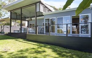 Kirby's Beach Hideaway | Elegant Style Meets Seaside Serenity - Berrara, Australia