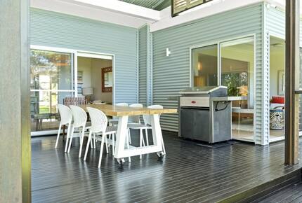 Kirby's Beach Hideaway | Elegant Style Meets Seaside Serenity - Berrara, Australia