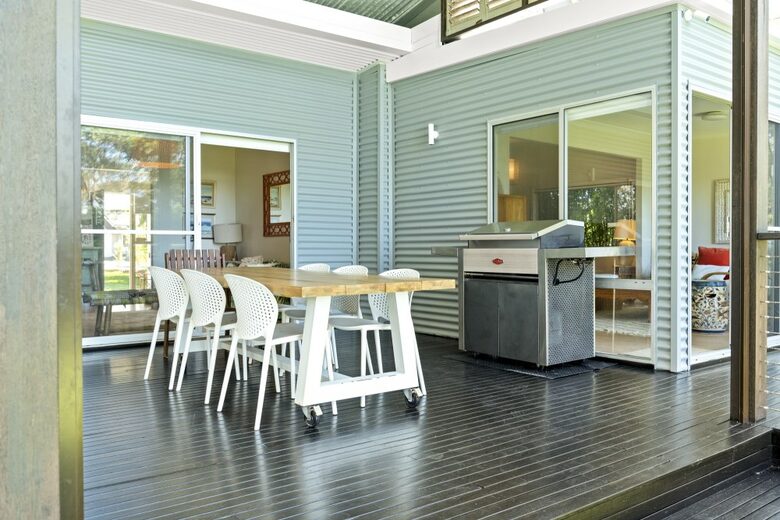 Kirby's Beach Hideaway | Elegant Style Meets Seaside Serenity - Berrara, Australia