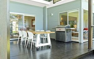 Kirby's Beach Hideaway | Elegant Style Meets Seaside Serenity - Berrara, Australia