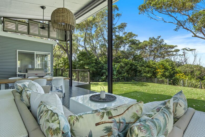 Kirby's Beach Hideaway | Elegant Style Meets Seaside Serenity - Berrara, Australia