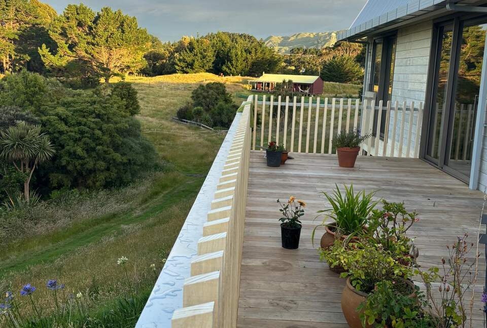 A Bohemian Barn Retreat in Coastal Kapiti - Te Horo, New Zealand