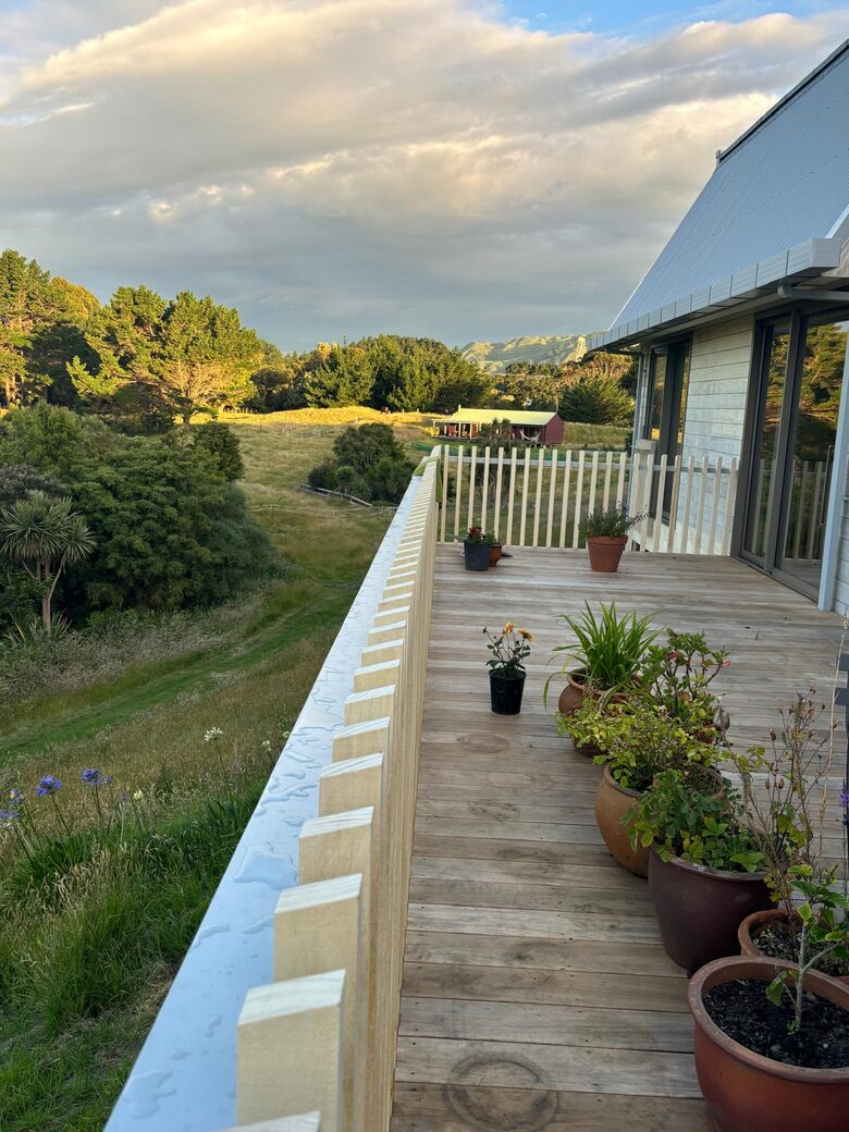 A Bohemian Barn Retreat in Coastal Kapiti - Te Horo, New Zealand