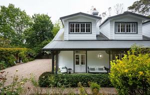 Elegant Mountain Escape in Leura's Leafy Heart - Leura, Australia