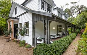 Elegant Mountain Escape in Leura's Leafy Heart - Leura, Australia