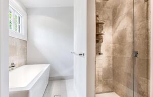 Elegant Mountain Escape in Leura's Leafy Heart - Leura, Australia