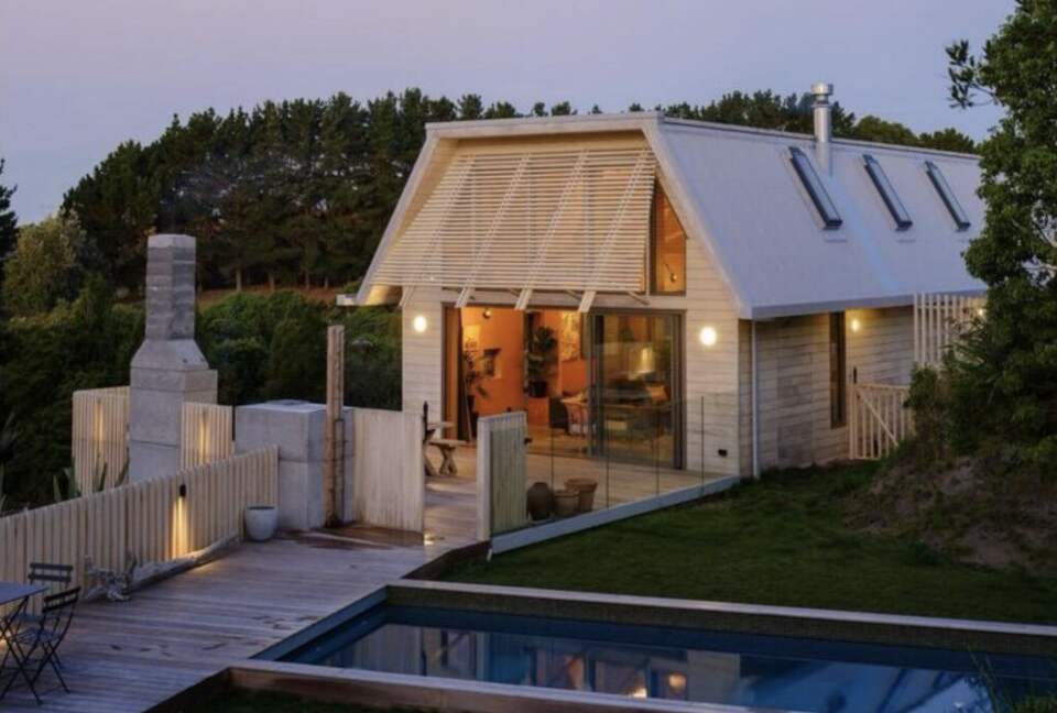 A Bohemian Barn Retreat in Coastal Kapiti - Te Horo, New Zealand