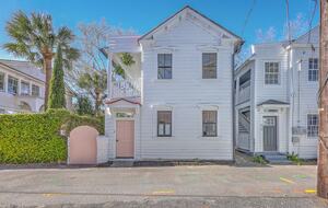 Historic 1880s Downtown Charleston Cottage! - Charleston, South Carolina