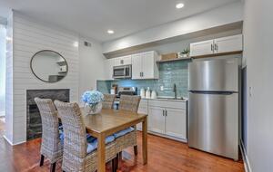 Historic 1880s Downtown Charleston Cottage! - Charleston, South Carolina