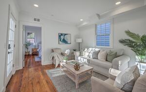 Historic 1880s Downtown Charleston Cottage! - Charleston, South Carolina