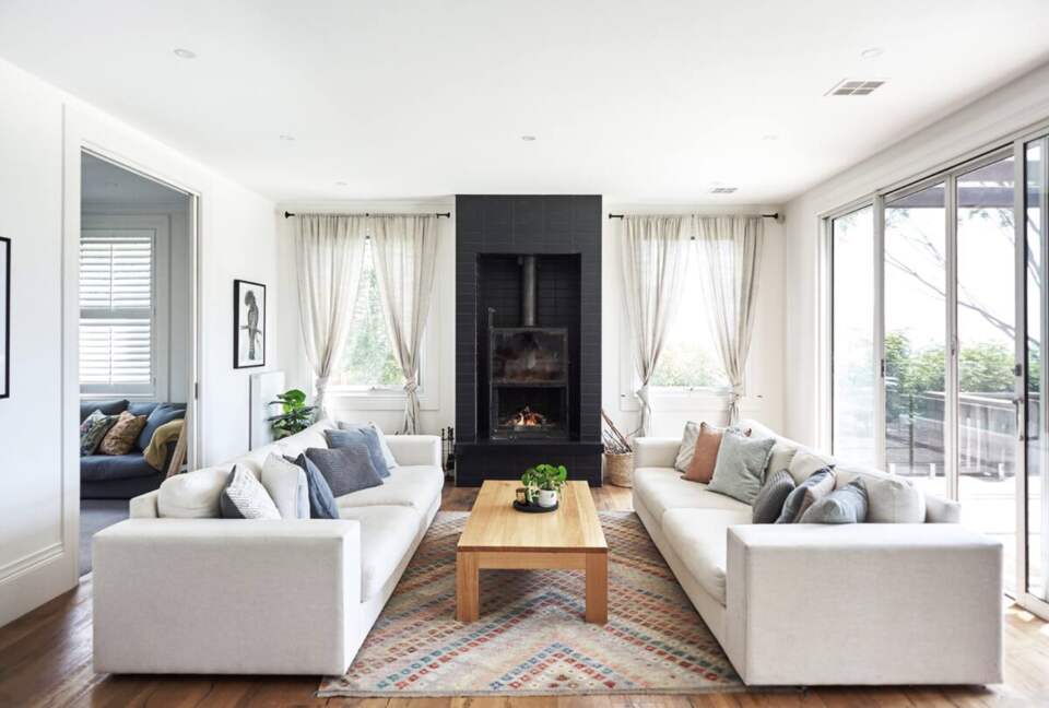 Stylish Sanctuary with Pool, Cinema & Designer Interiors - Mount Martha, Australia