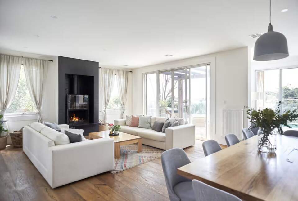 Stylish Sanctuary with Pool, Cinema & Designer Interiors - Mount Martha, Australia