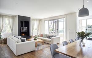 Stylish Sanctuary with Pool, Cinema & Designer Interiors - Mount Martha, Australia