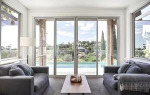 Stylish Sanctuary with Pool, Cinema & Designer Interiors - Mount Martha, Australia