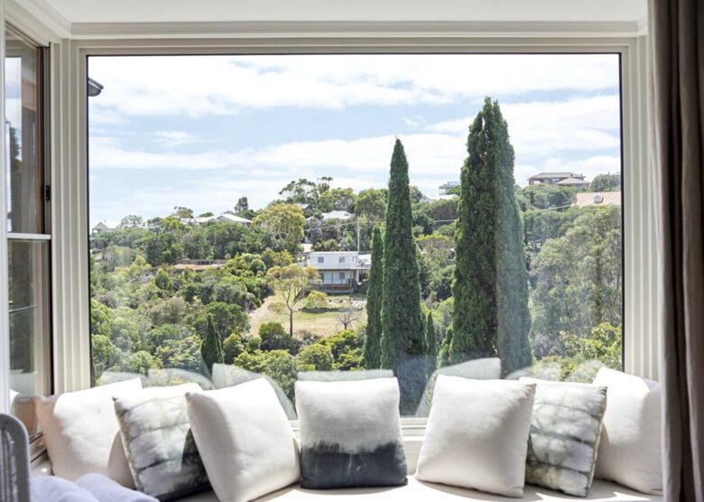 Stylish Sanctuary with Pool, Cinema & Designer Interiors - Mount Martha, Australia