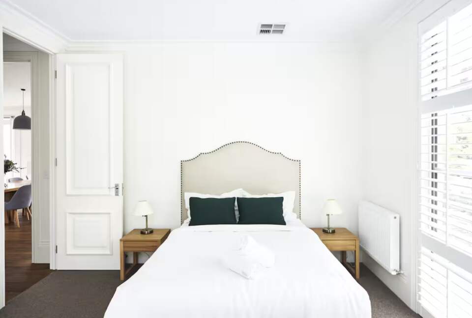 Stylish Sanctuary with Pool, Cinema & Designer Interiors - Mount Martha, Australia