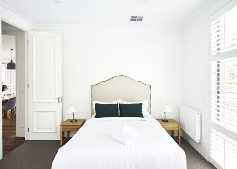 Stylish Sanctuary with Pool, Cinema & Designer Interiors - Mount Martha, Australia