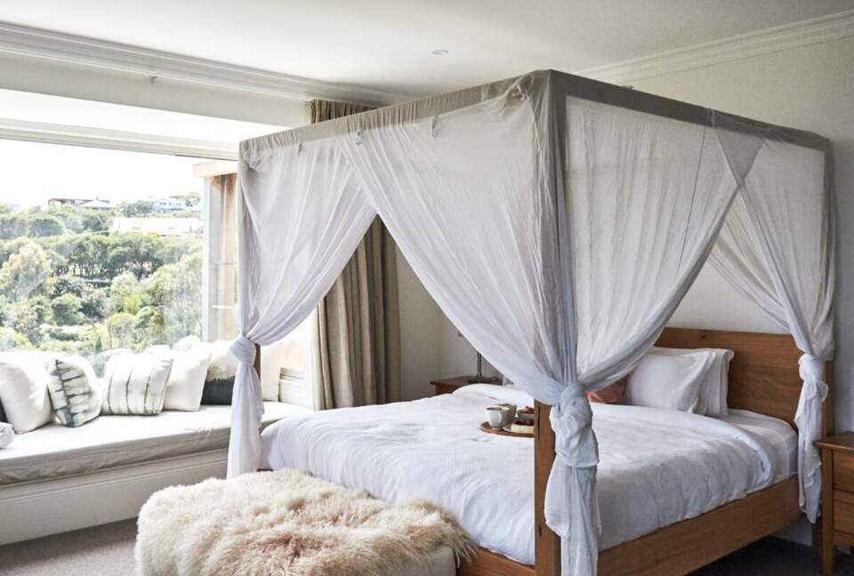 Stylish Sanctuary with Pool, Cinema & Designer Interiors - Mount Martha, Australia