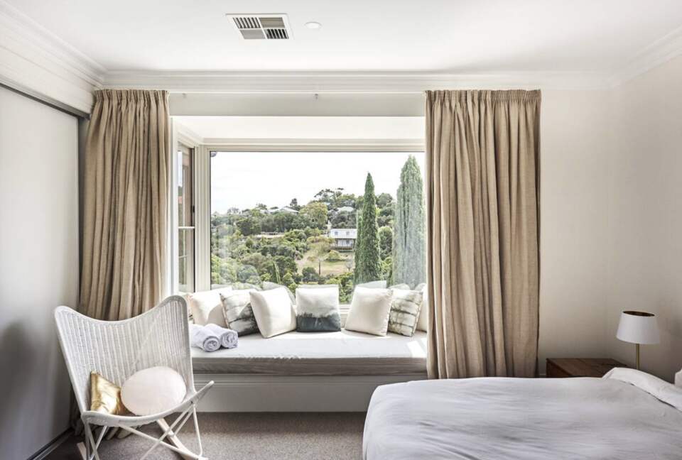 Stylish Sanctuary with Pool, Cinema & Designer Interiors - Mount Martha, Australia