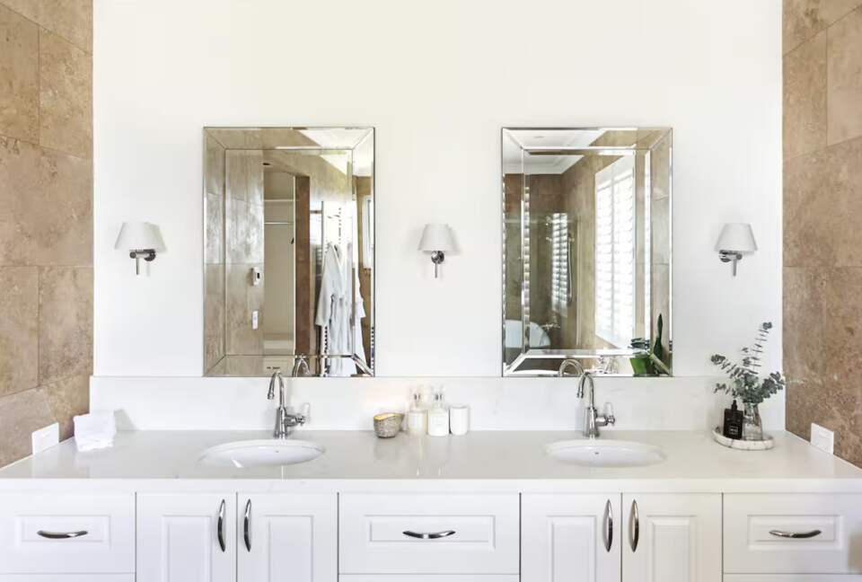 Stylish Sanctuary with Pool, Cinema & Designer Interiors - Mount Martha, Australia